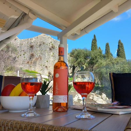 Solaris Methea- Luxury Central Villa By The Castle Kassiopi Bagian luar foto