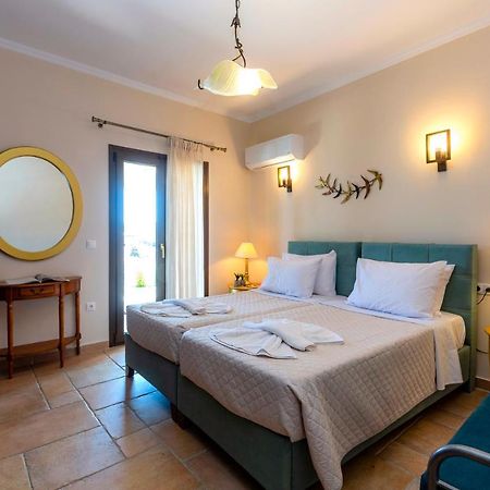 Solaris Methea- Luxury Central Villa By The Castle Kassiopi Bagian luar foto
