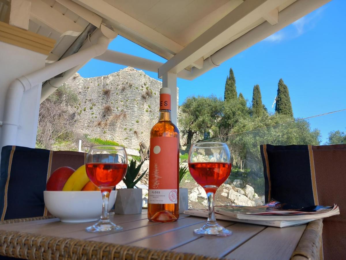 Solaris Methea- Luxury Central Villa By The Castle Kassiopi Bagian luar foto