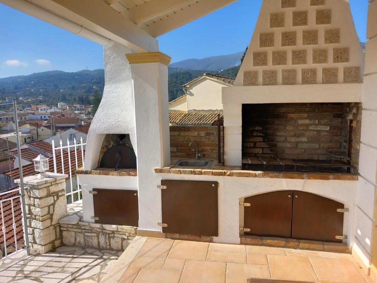 Solaris Methea- Luxury Central Villa By The Castle Kassiopi Bagian luar foto