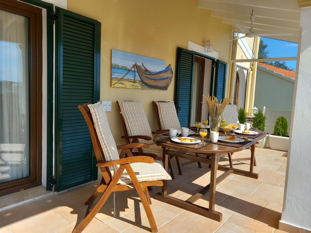 Solaris Methea- Luxury Central Villa By The Castle Kassiopi Bagian luar foto
