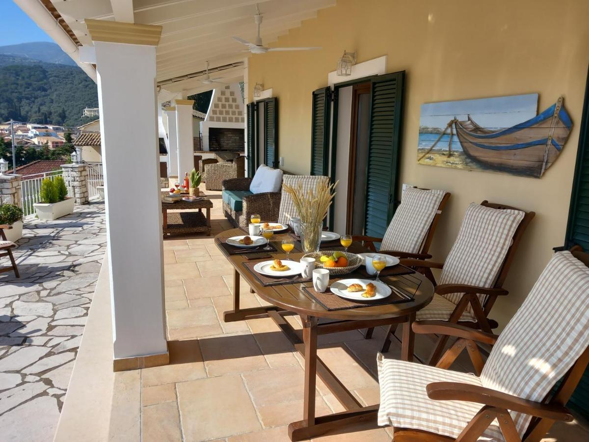 Solaris Methea- Luxury Central Villa By The Castle Kassiopi Bagian luar foto
