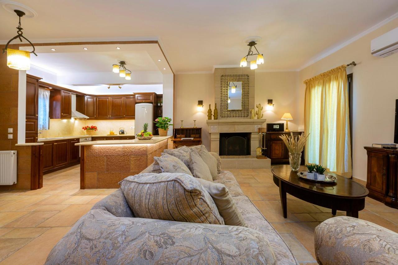 Solaris Methea- Luxury Central Villa By The Castle Kassiopi Bagian luar foto