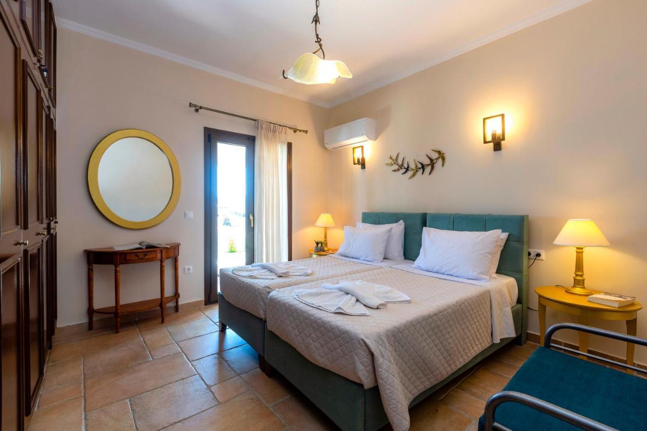 Solaris Methea- Luxury Central Villa By The Castle Kassiopi Bagian luar foto