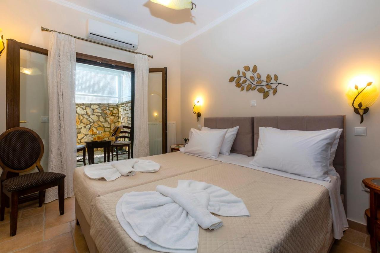 Solaris Methea- Luxury Central Villa By The Castle Kassiopi Bagian luar foto
