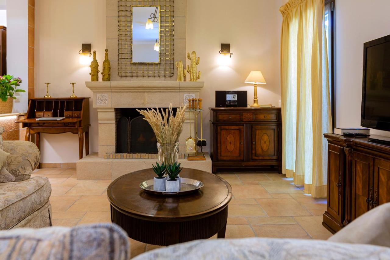 Solaris Methea- Luxury Central Villa By The Castle Kassiopi Bagian luar foto