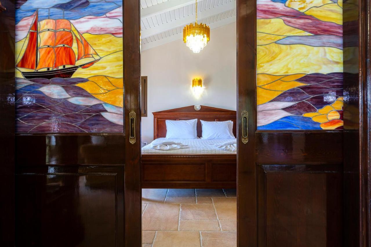 Solaris Methea- Luxury Central Villa By The Castle Kassiopi Bagian luar foto