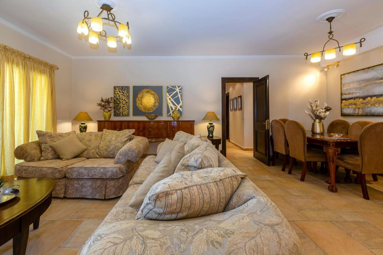 Solaris Methea- Luxury Central Villa By The Castle Kassiopi Bagian luar foto