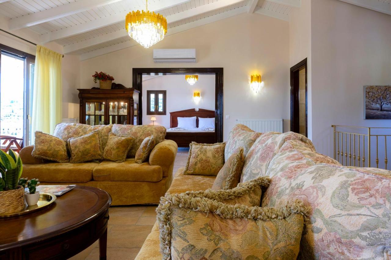 Solaris Methea- Luxury Central Villa By The Castle Kassiopi Bagian luar foto