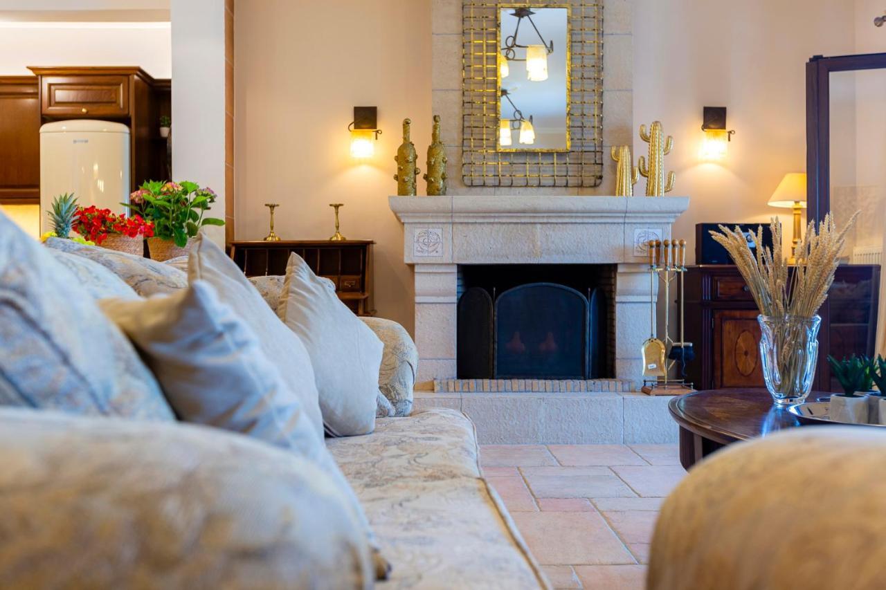 Solaris Methea- Luxury Central Villa By The Castle Kassiopi Bagian luar foto