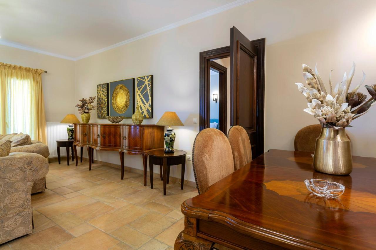 Solaris Methea- Luxury Central Villa By The Castle Kassiopi Bagian luar foto