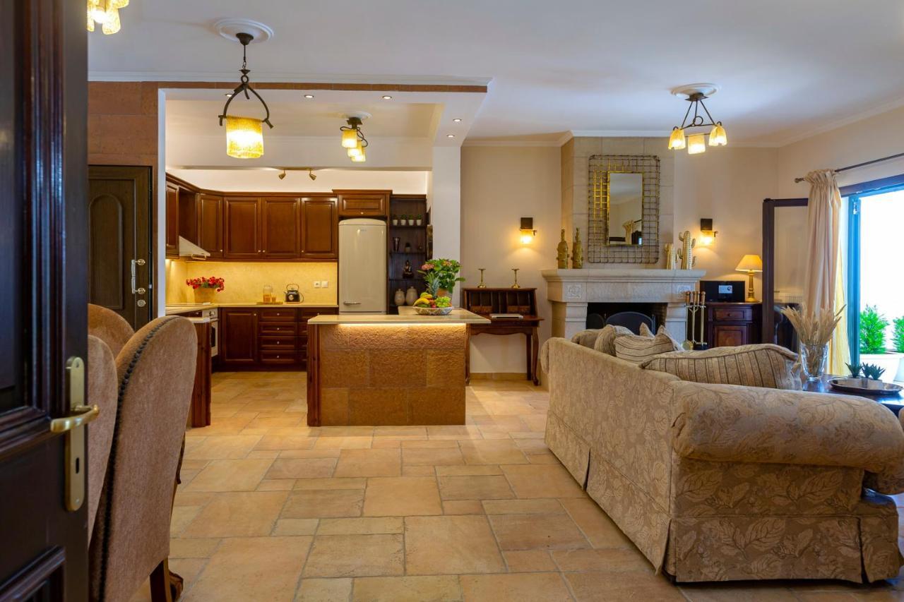Solaris Methea- Luxury Central Villa By The Castle Kassiopi Bagian luar foto