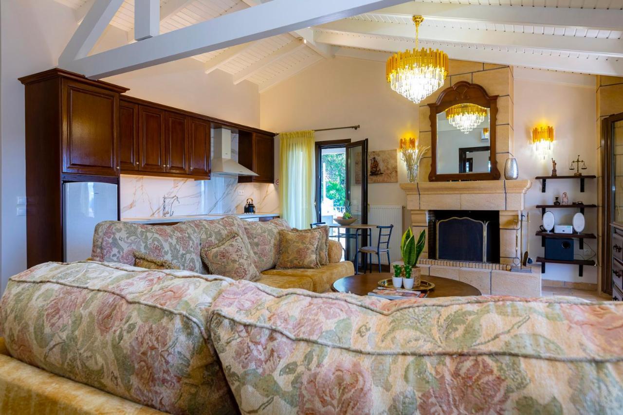 Solaris Methea- Luxury Central Villa By The Castle Kassiopi Bagian luar foto