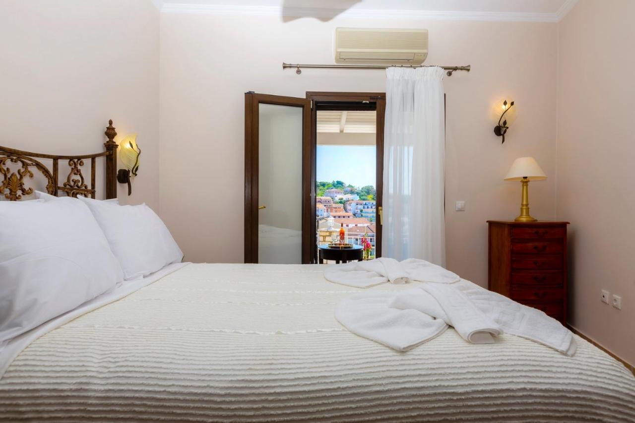 Solaris Methea- Luxury Central Villa By The Castle Kassiopi Bagian luar foto