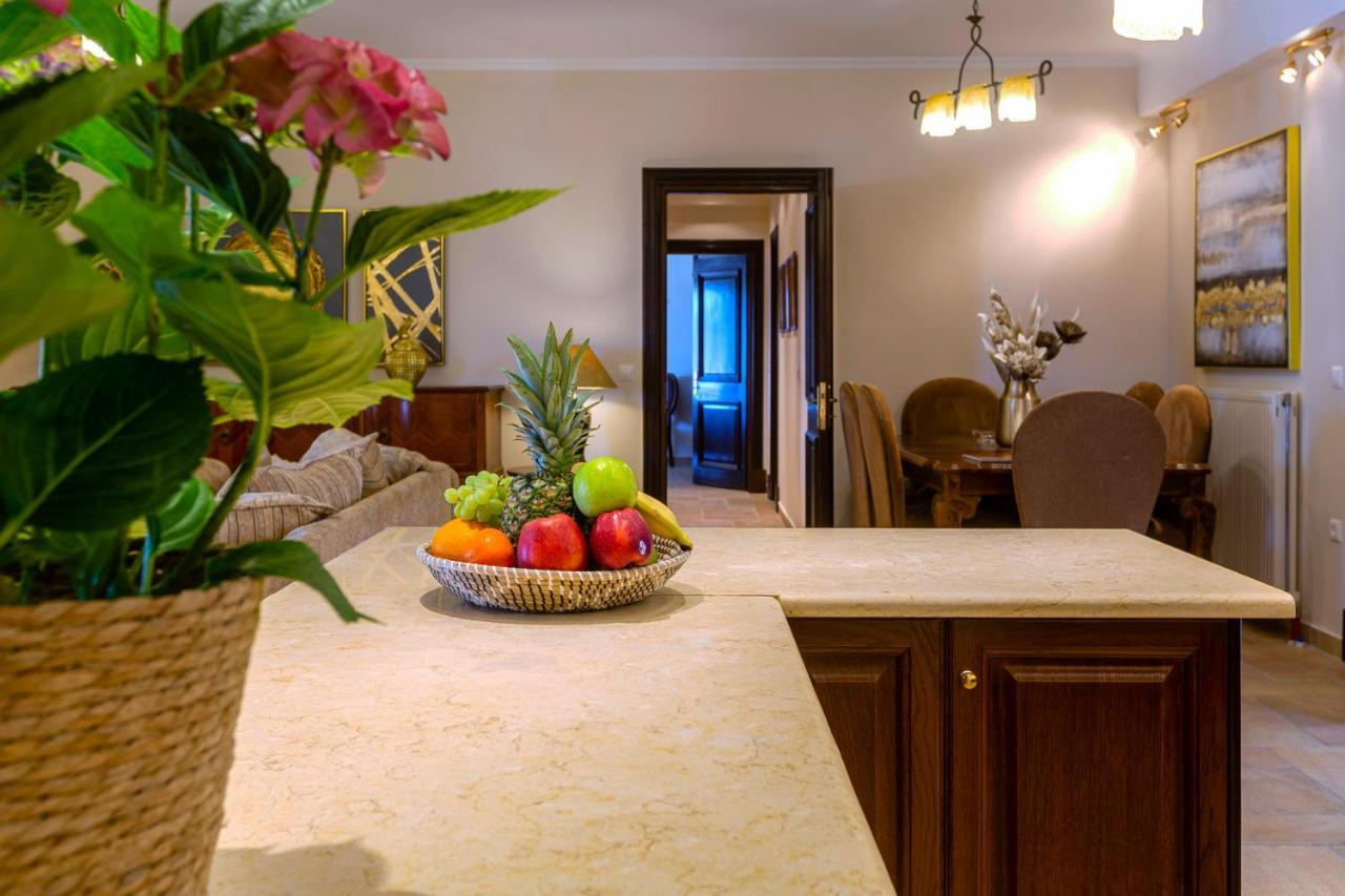 Solaris Methea- Luxury Central Villa By The Castle Kassiopi Bagian luar foto