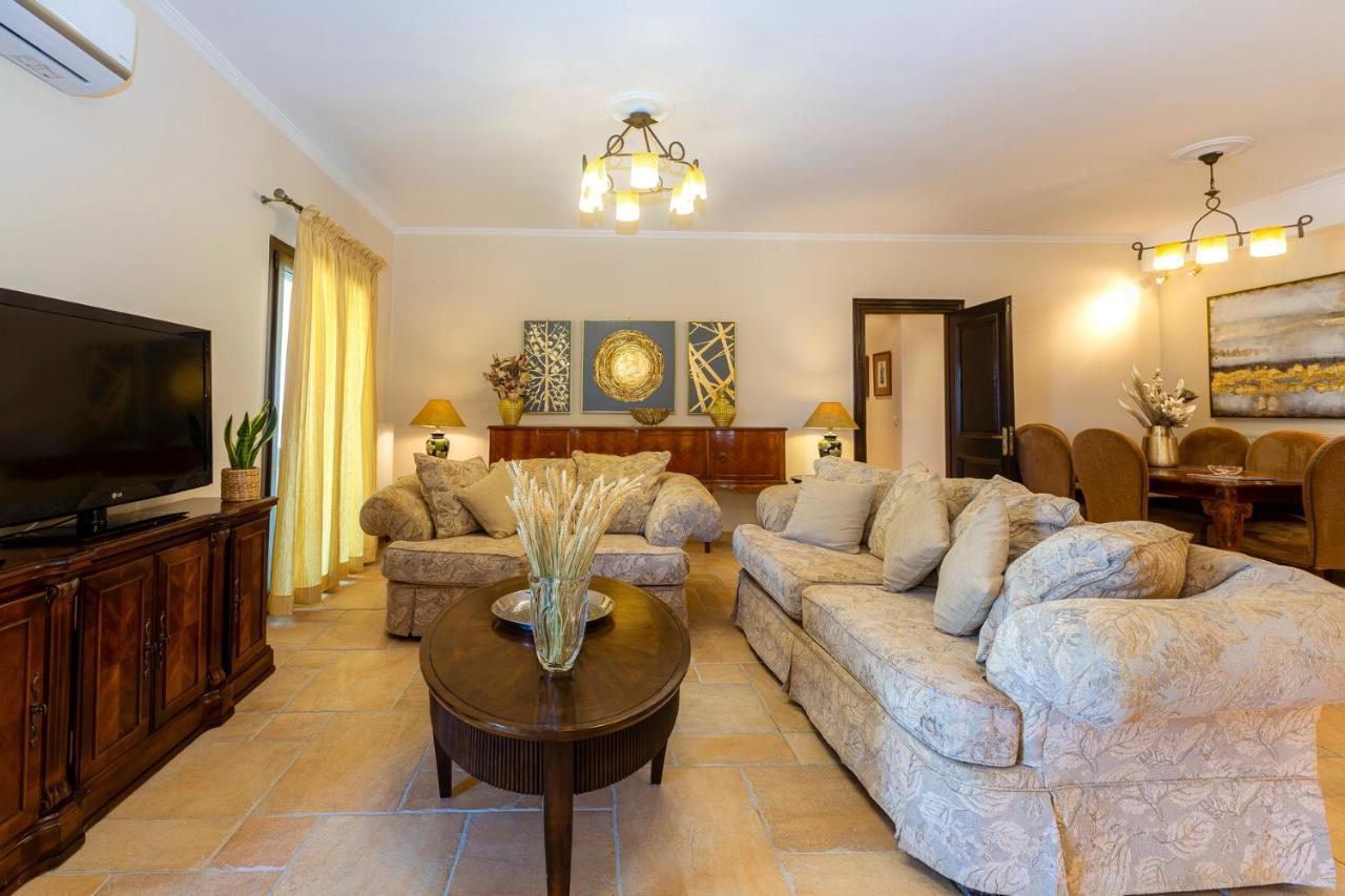 Solaris Methea- Luxury Central Villa By The Castle Kassiopi Bagian luar foto