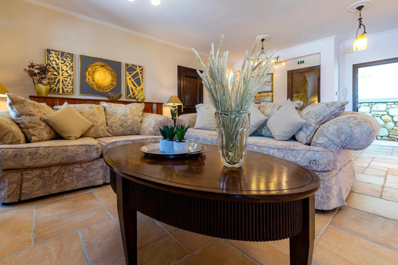 Solaris Methea- Luxury Central Villa By The Castle Kassiopi Bagian luar foto